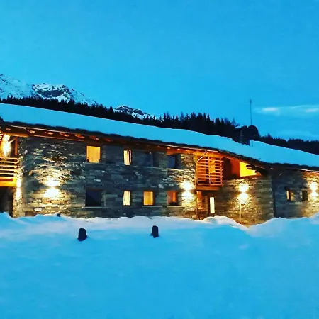 ホテル Lavarets D'hotes