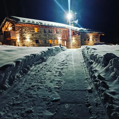 ホテル Lavarets D'hotes アヤス