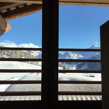 Lavarets D'hotes ホテル アヤス