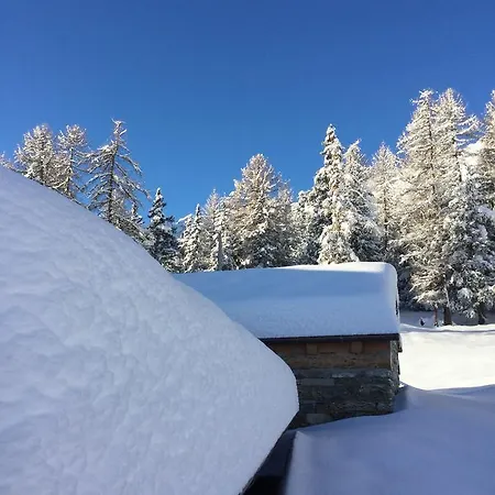 ホテル Lavarets D'hotes アヤス