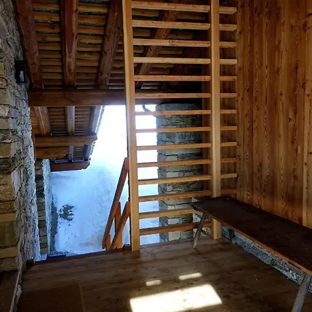 Lavarets D'hotes فندق